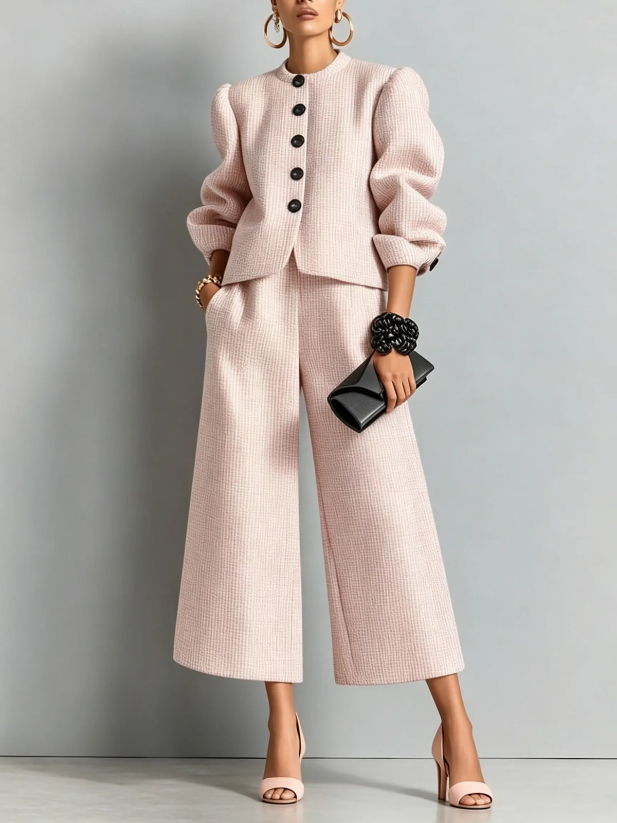 IMMACOLATA - Tailleur crop in tweed rosa con maniche puff e pantaloni ampi