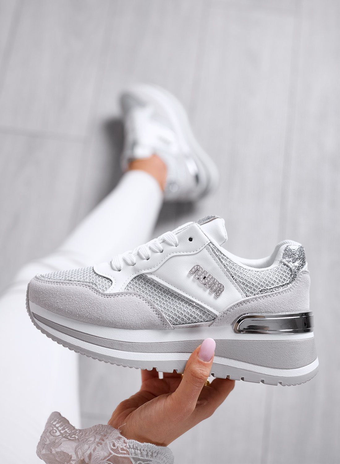 VALERIA - Sneakers grigie con rete e dettagli argento