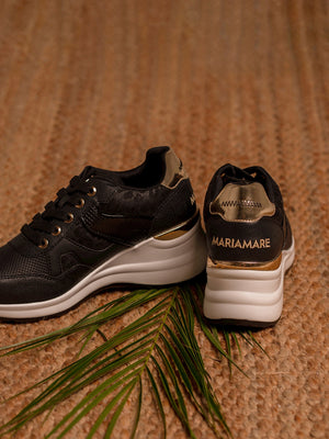 CINZIA NEGRO - Sneakers in nero dallo stile versatile